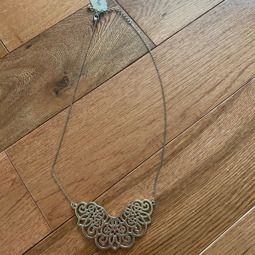 NWT statement necklace